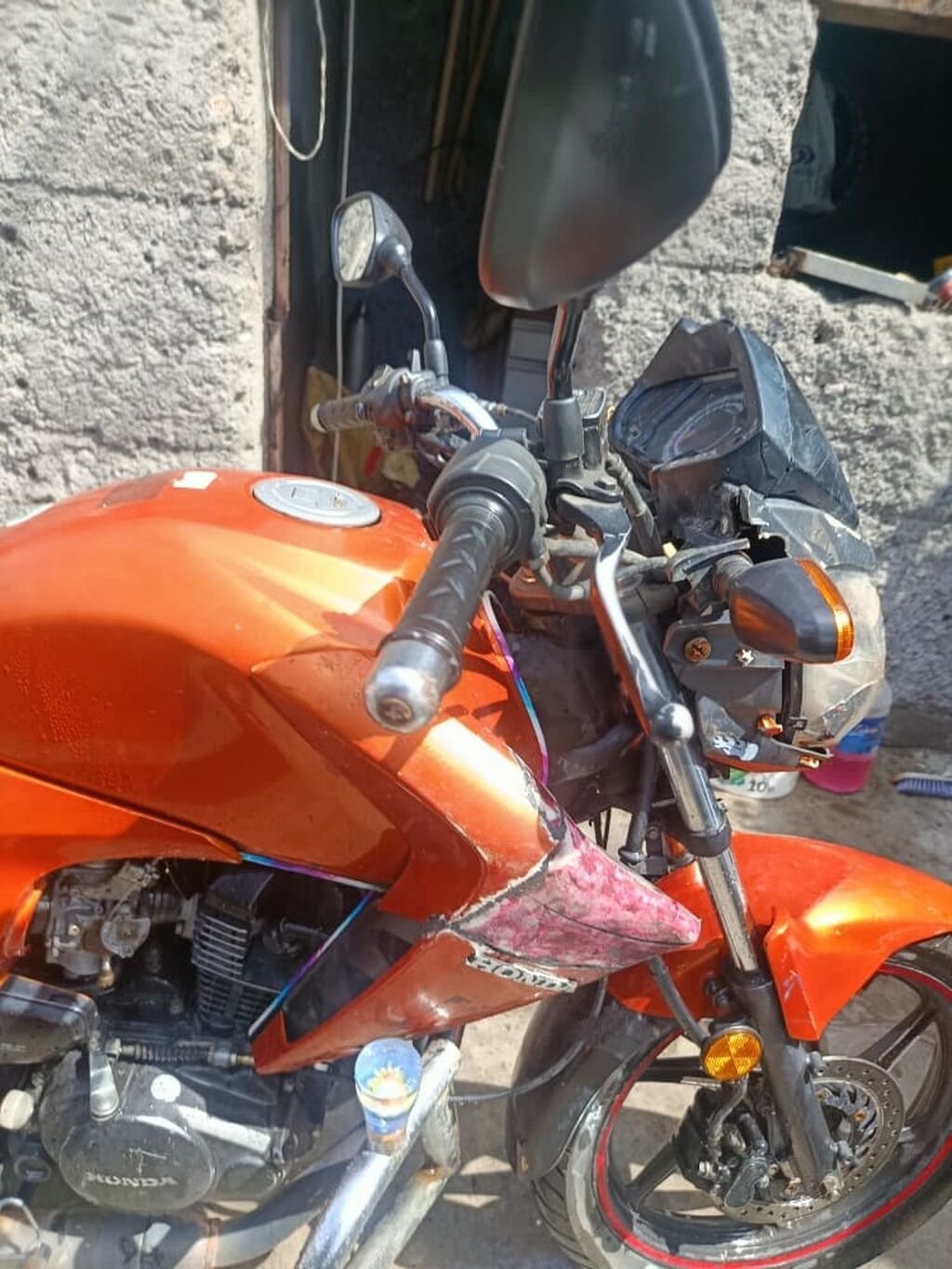 Honda CB150F, оранжевый дорожный мотоцикл Описание и особенности: -: фото 2