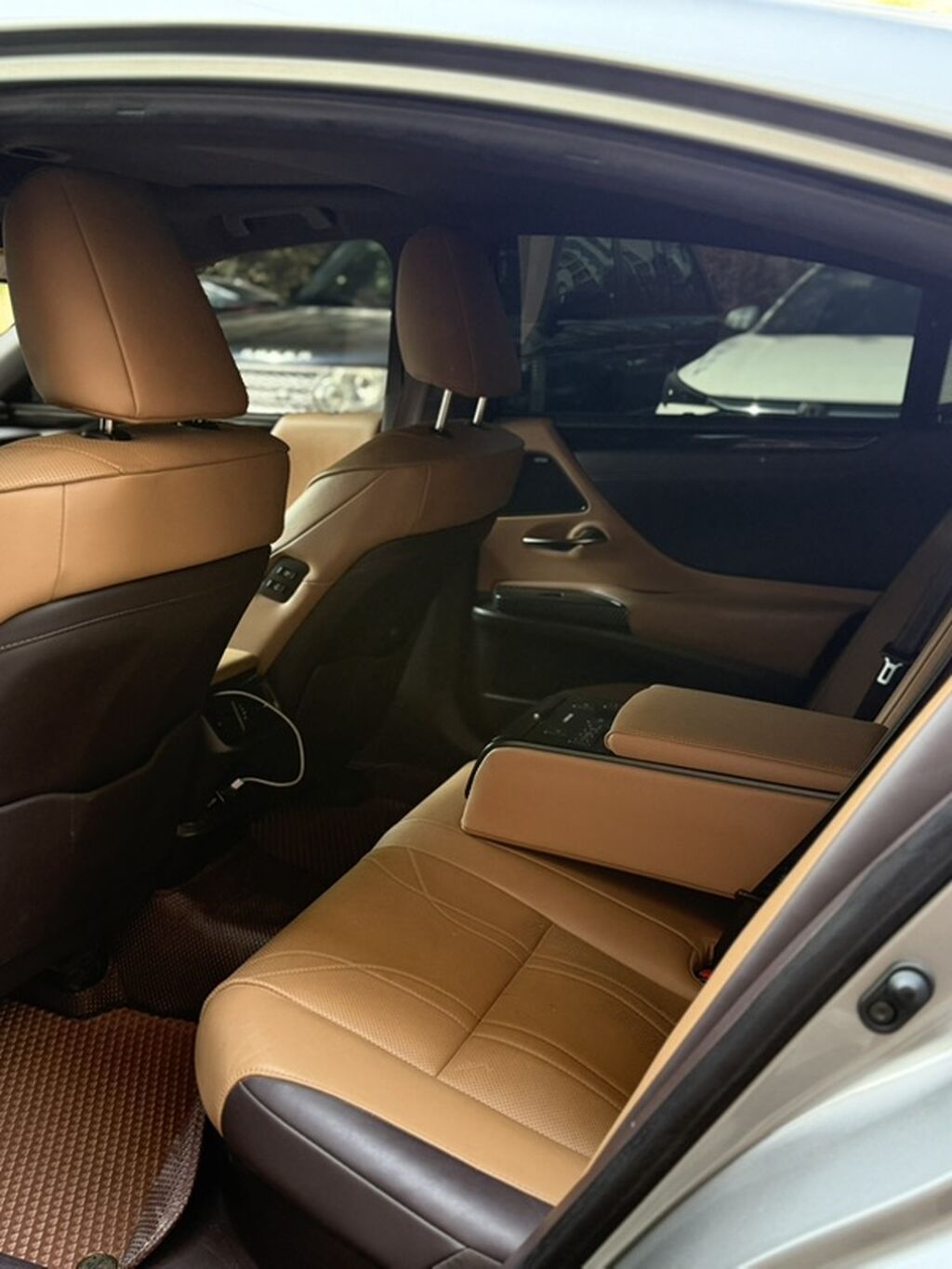 Lexus ES: 2020 г., 2.5 л, Автомат, Гибрид, Седан: фото 2