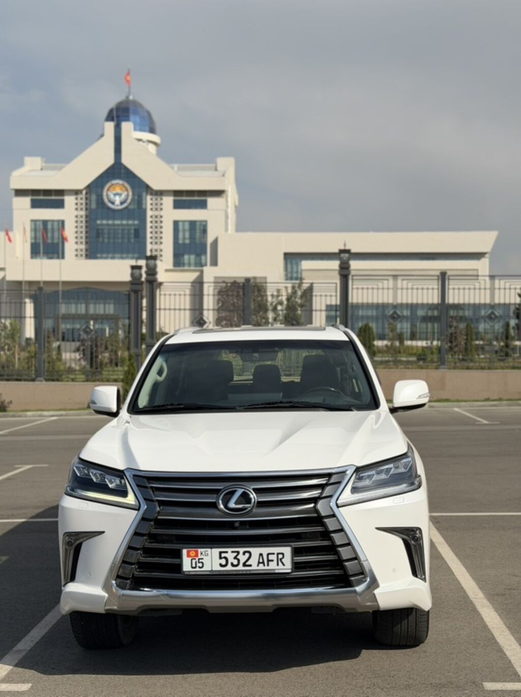 Lexus LX: 2017 г., 5.7 л, Автомат, Бензин, Внедорожник: фото 2