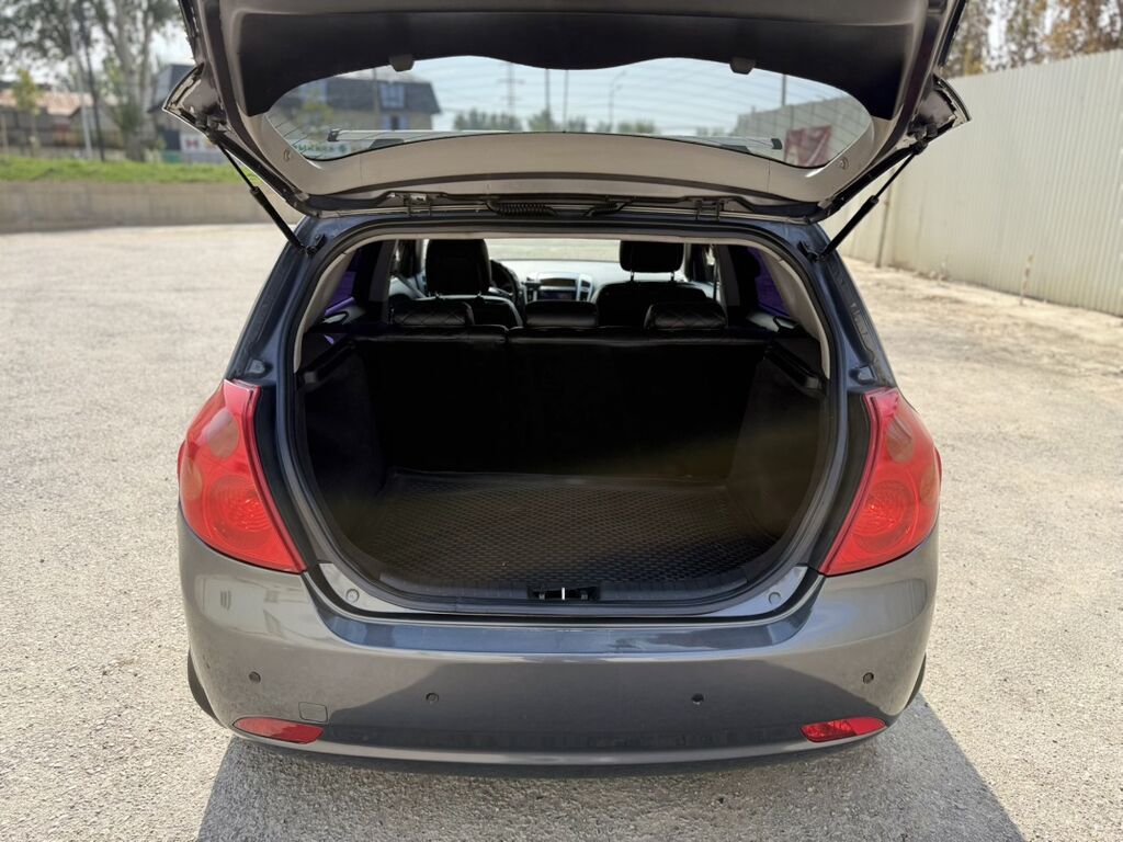 Kia Ceed: 2009 г., 1.6 л, Автомат, Газ, Хэтчбэк: фото 5