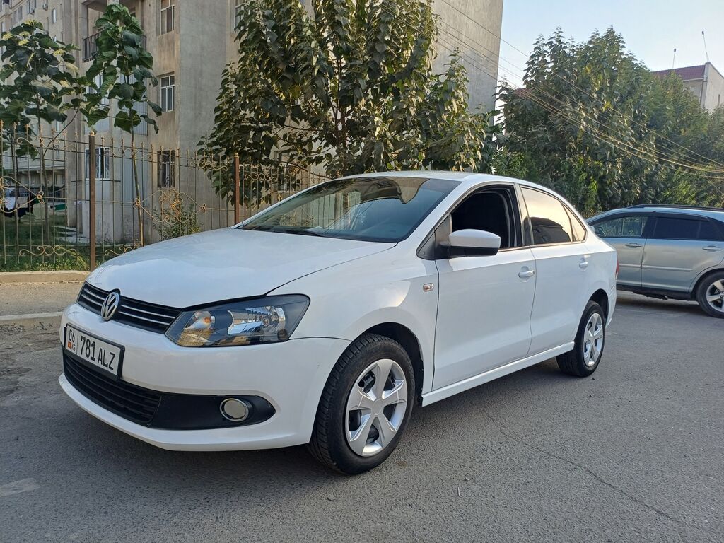 Volkswagen Polo: 2012 г., 1.6 л, Механика, Бензин, Седан: фото 7