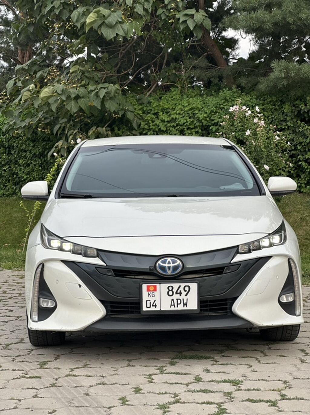 Toyota Prius: 2017 г., 1.8 л, Вариатор, Гибрид, Лифтбек: фото 2