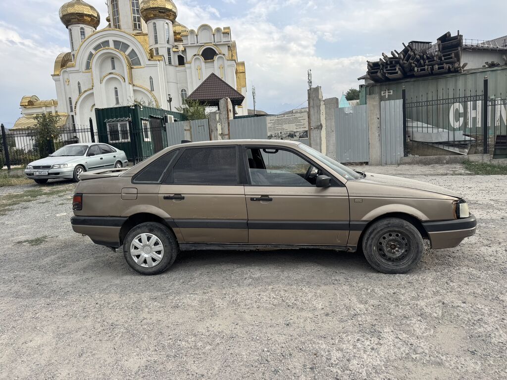 Volkswagen Passat: 1990 г., 1.8 л, Механика, Бензин, Седан: фото 4