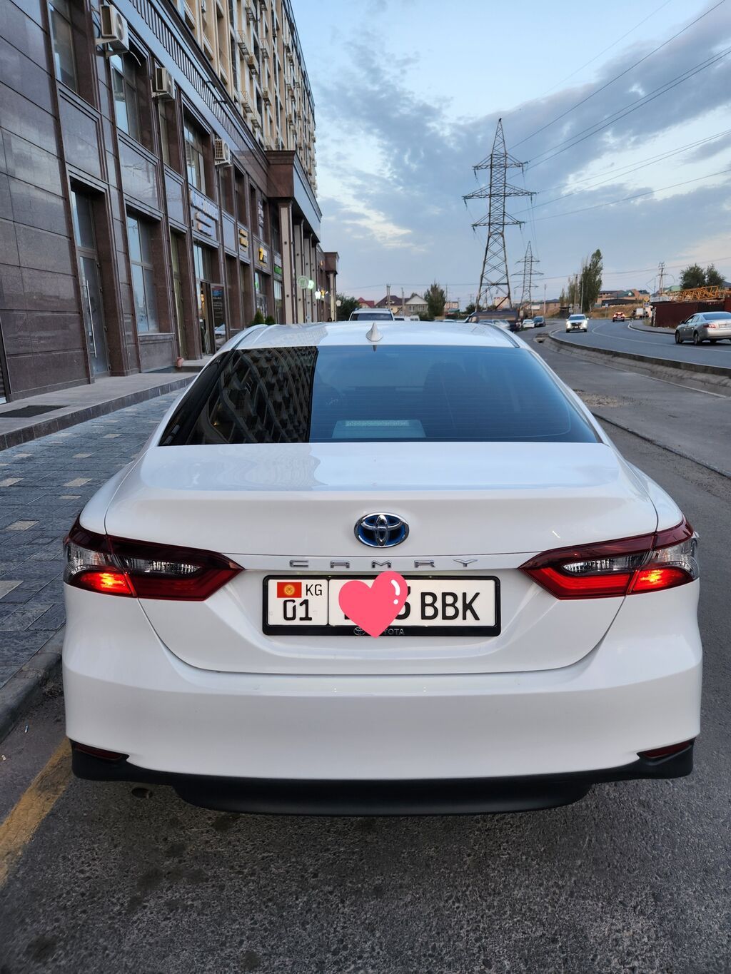 Toyota Camry: 2021 г., 2.5 л, Вариатор, Бензин, Седан: фото 2