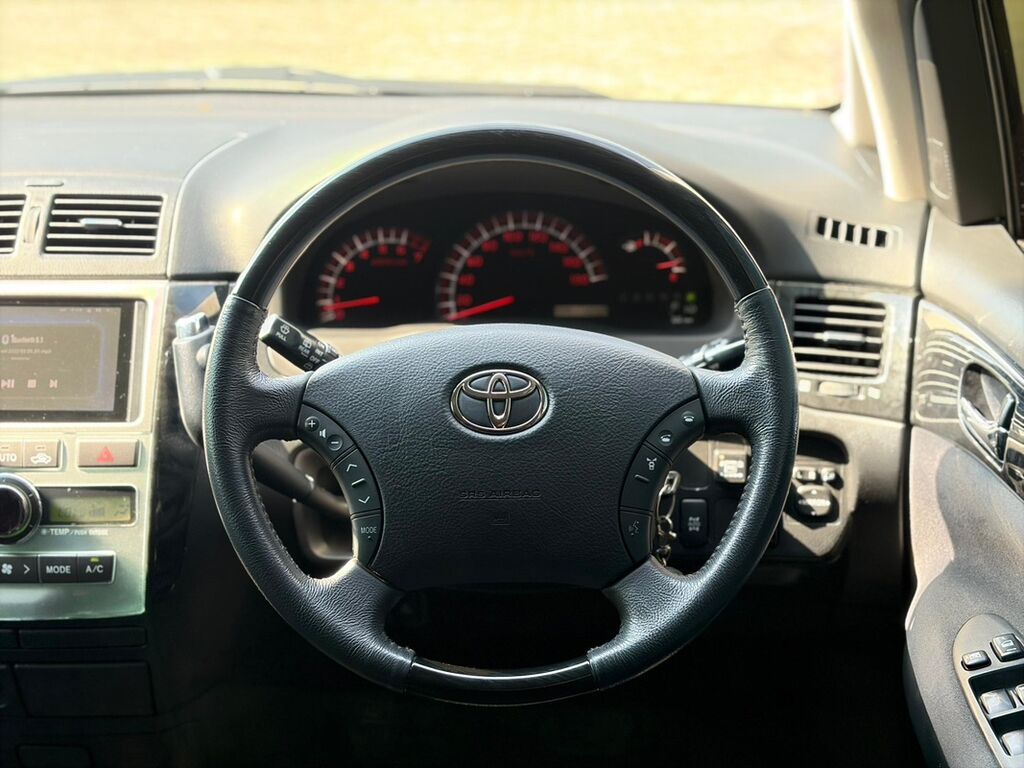 Toyota Ipsum: 2004 г., 2.4 л, Автомат, Бензин, Минивэн: фото 8