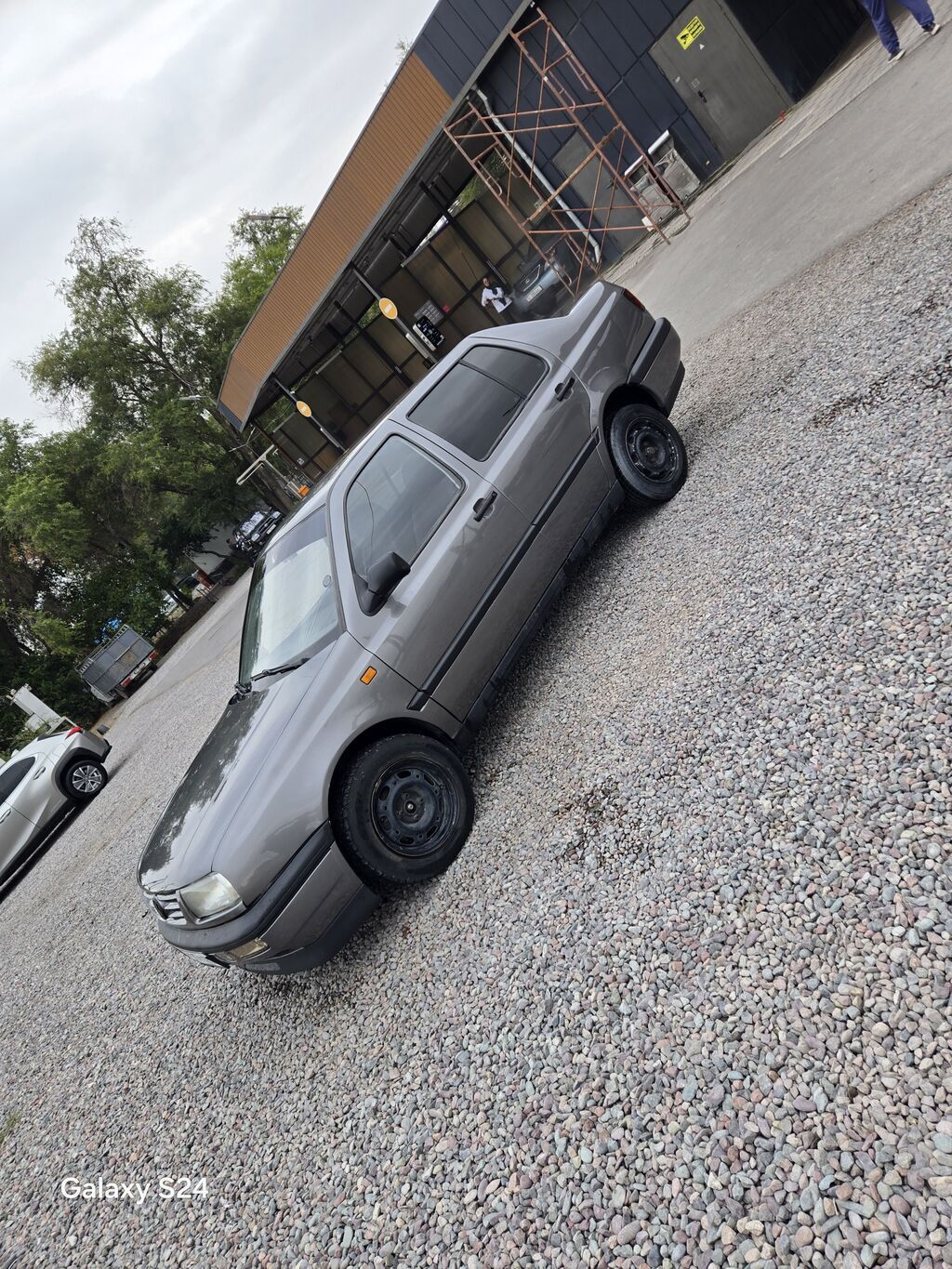 Volkswagen Vento: 1992 г., 1.8 л, Механика, Бензин, Седан: фото 2