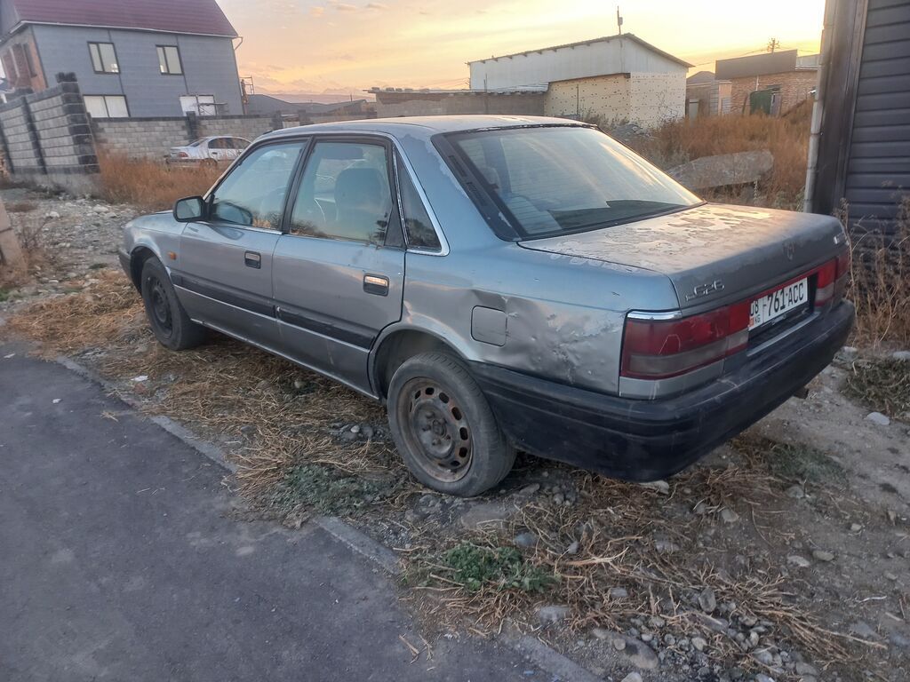 Mazda 626: 1988 г., 2 л, Механика, Бензин, Седан: фото 4