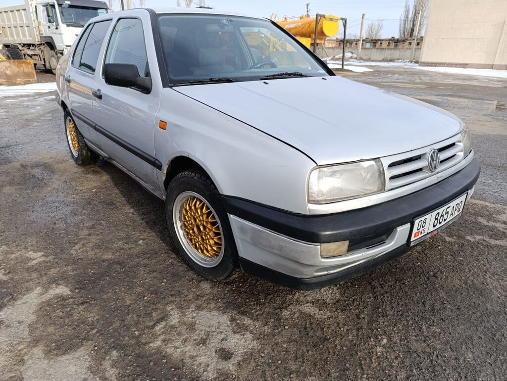 Volkswagen Vento: 1994 г., Седан: фото 5