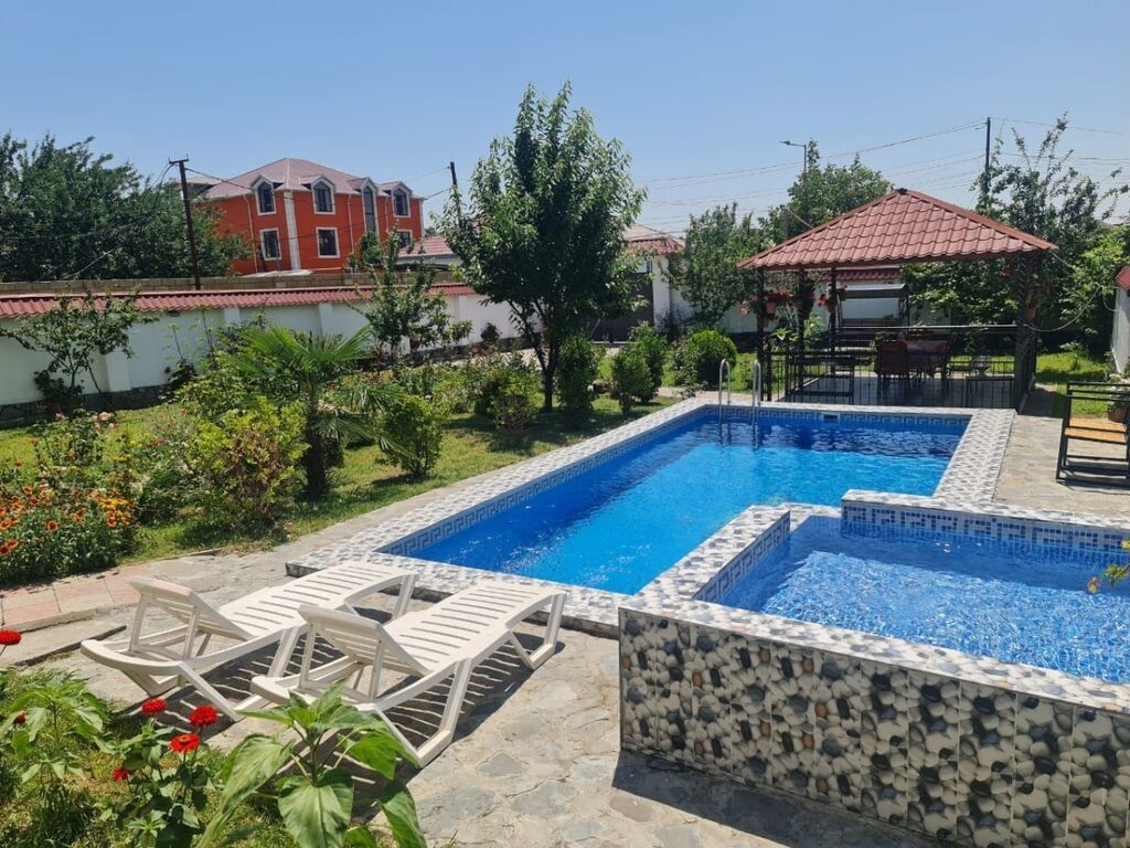 220 kv. m, 4 otaqlı, Qaz, Kanalizasiya, Su