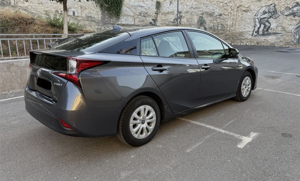 Toyota Prius: 2019 г., 1.8 л, Вариатор, Гибрид, Лифтбек — фото 4