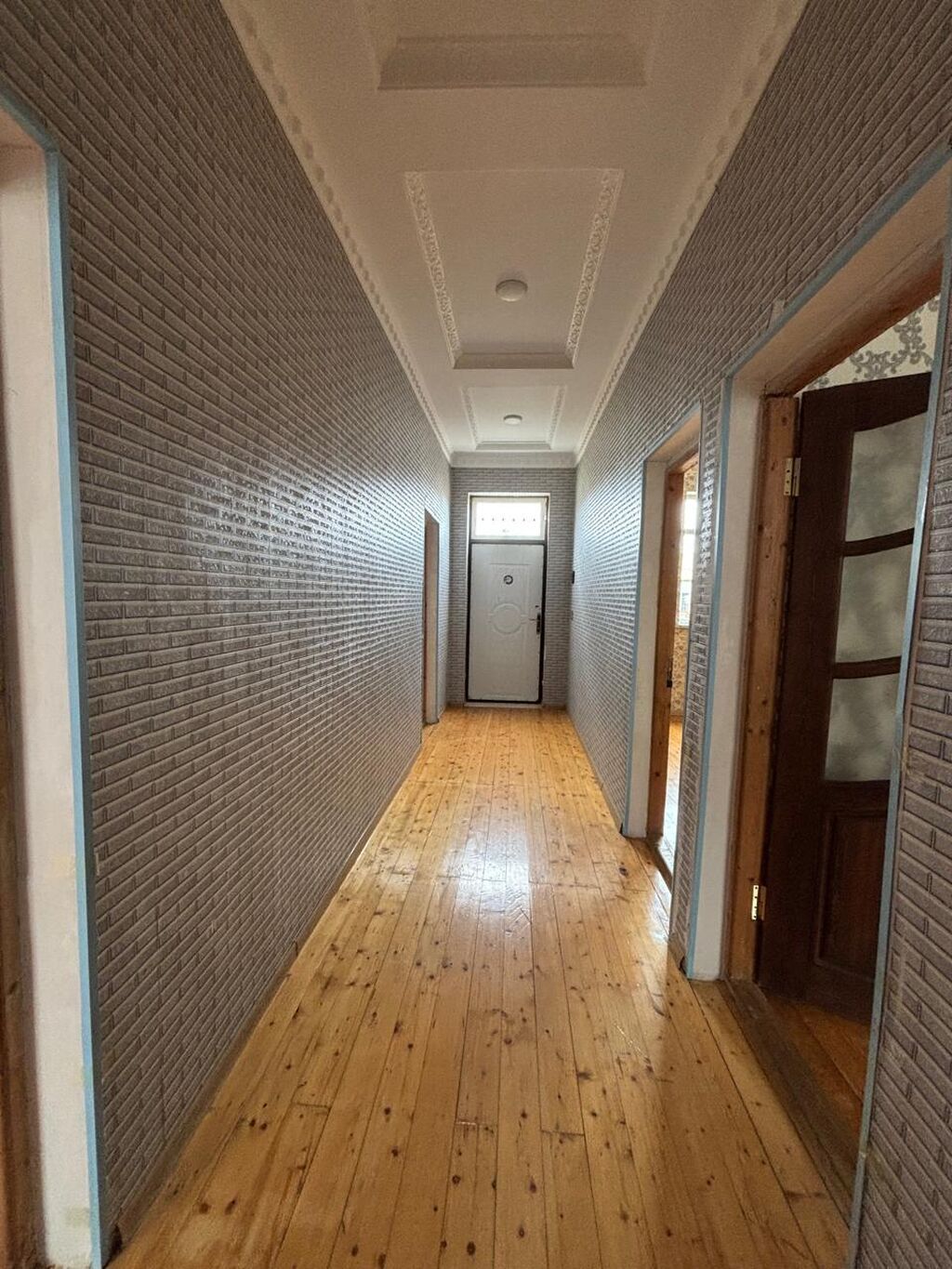 Qaradağ rayon lokbatan qəsəbəsində 3 otaqlı heyet evi ailəli şəxslərə