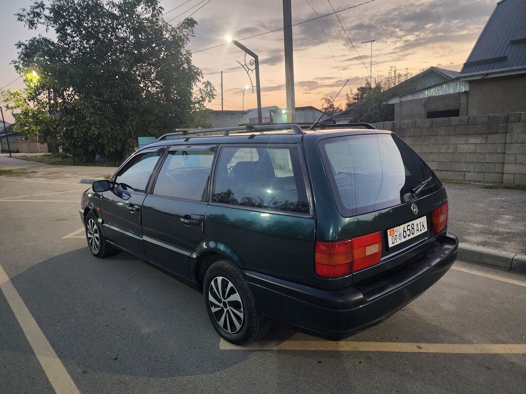 Volkswagen Passat: 1994 г., 1.8 л, Механика, Универсал: фото 2
