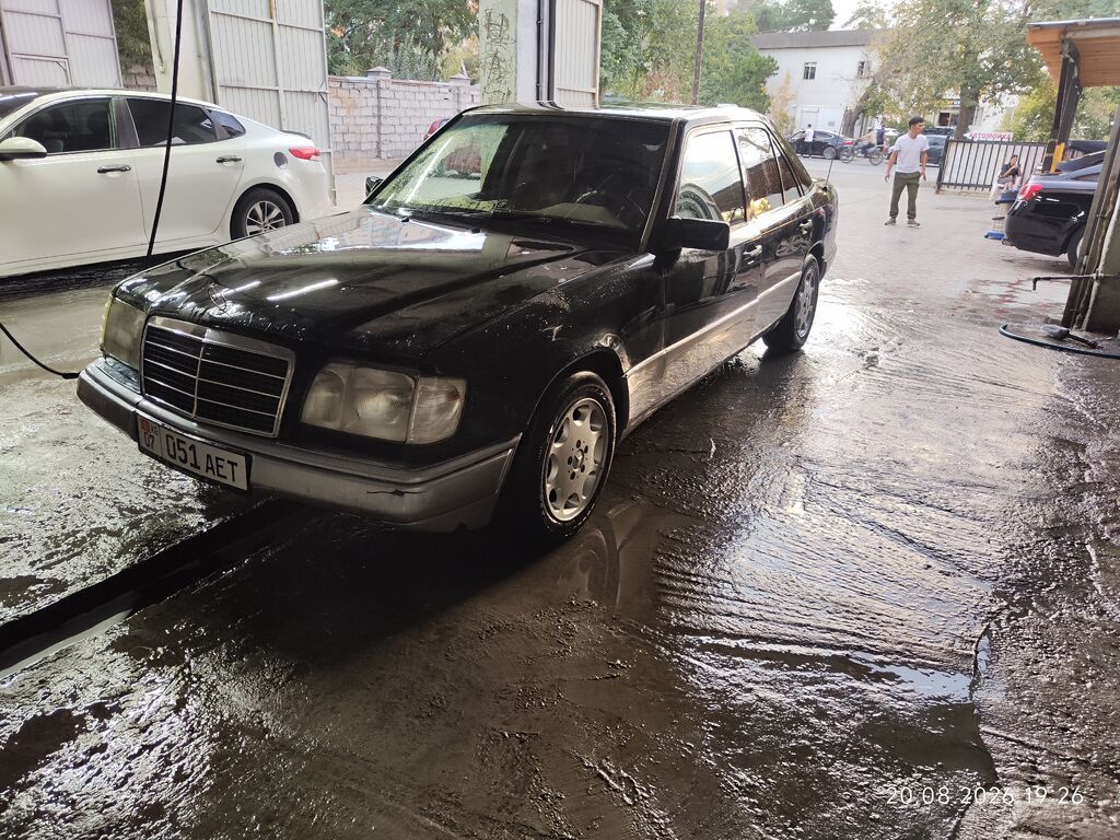 Mercedes-Benz W124: 1994 г., 2.2 л, Механика, Бензин, Седан: фото 2