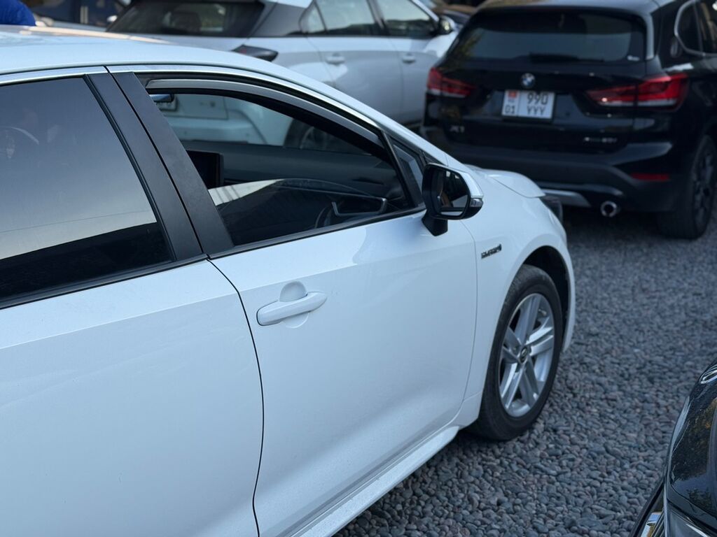 Toyota Levin: 2021 г., Гибрид, Седан: фото 4