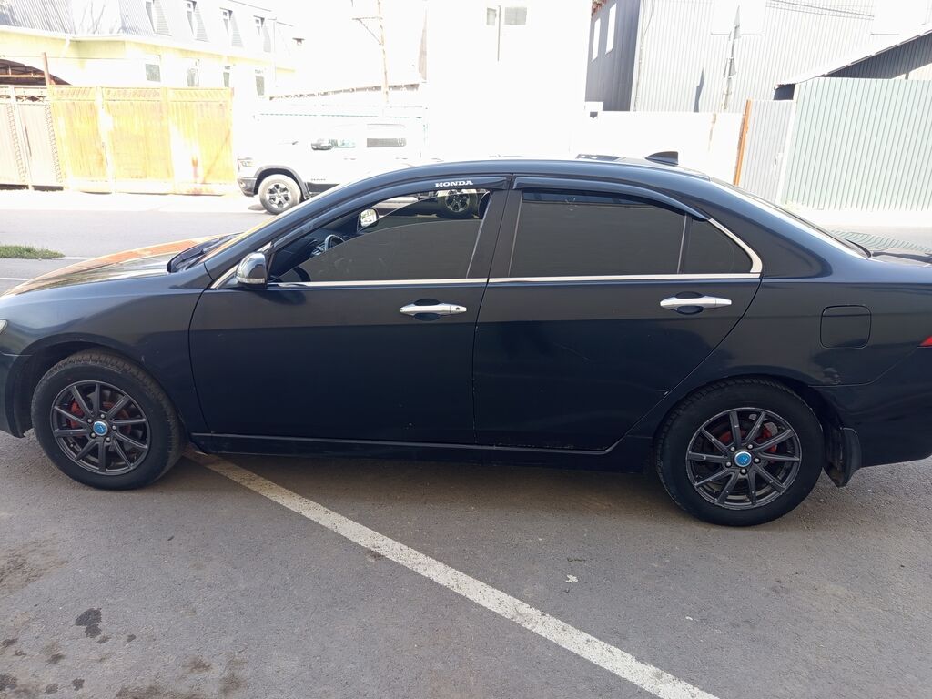 Honda Accord: 2005 г., 2 л, Механика, Бензин, Седан: фото 3