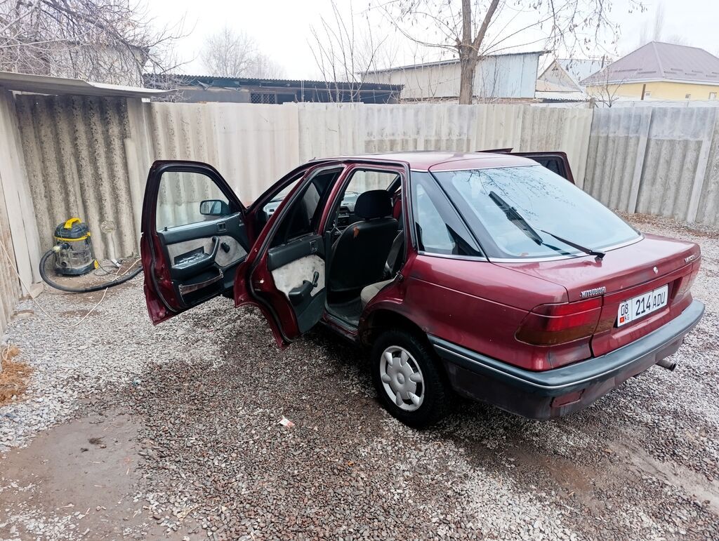 Mitsubishi Galant: 1990 г., 1.5 л, Механика, Бензин, Хэтчбэк: фото 2