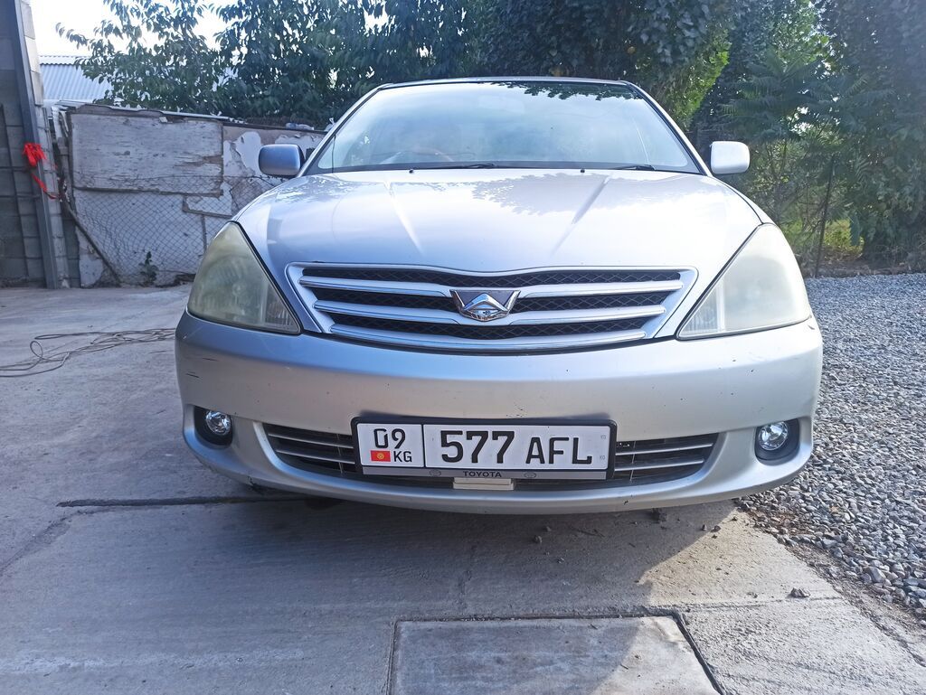 Седан Silver — компактный 4‑дверный автомобиль серебристого цвета: фото 7
