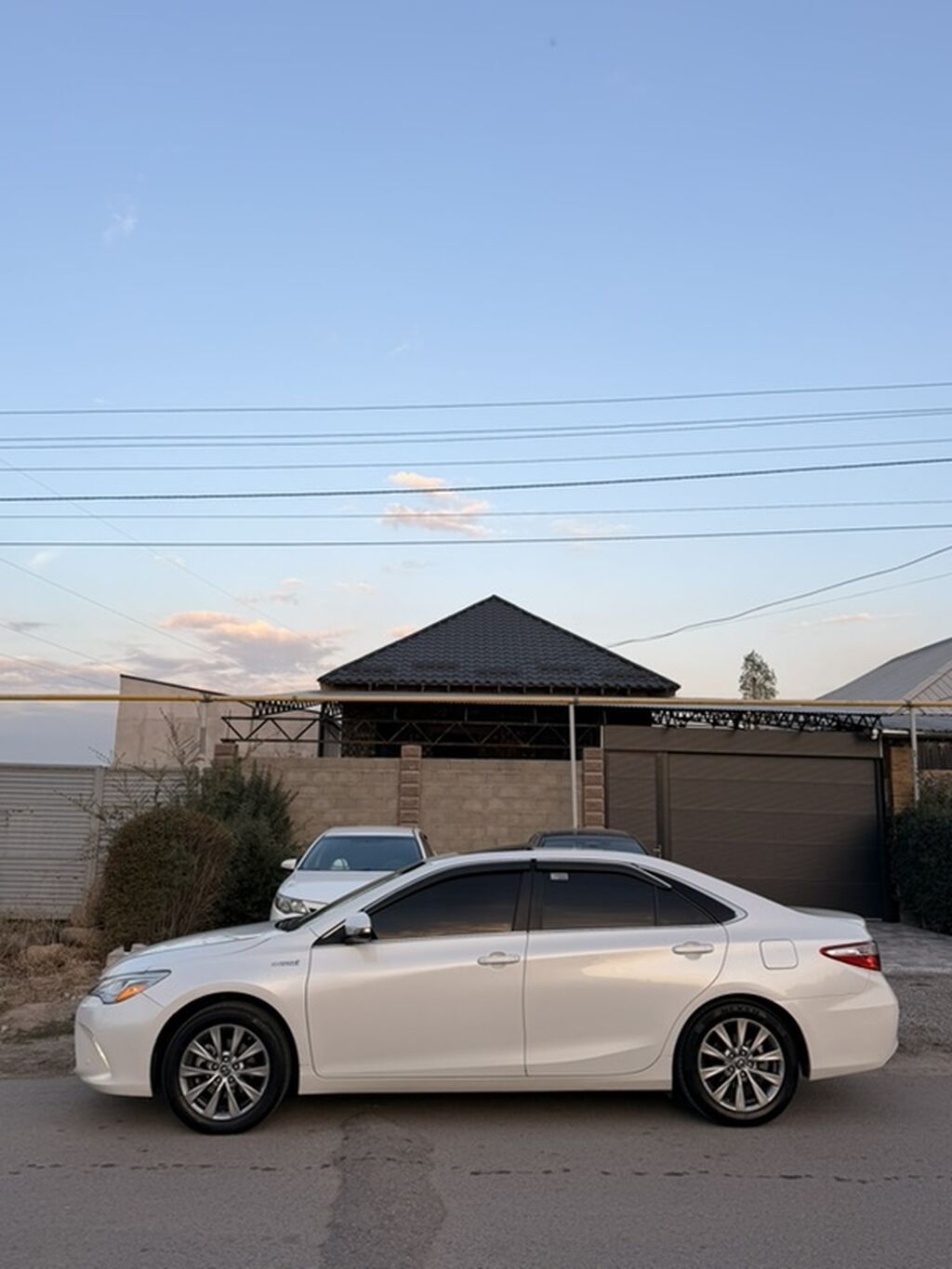 Toyota Camry: 2016 г., 2.5 л, Вариатор, Гибрид, Седан: фото 3