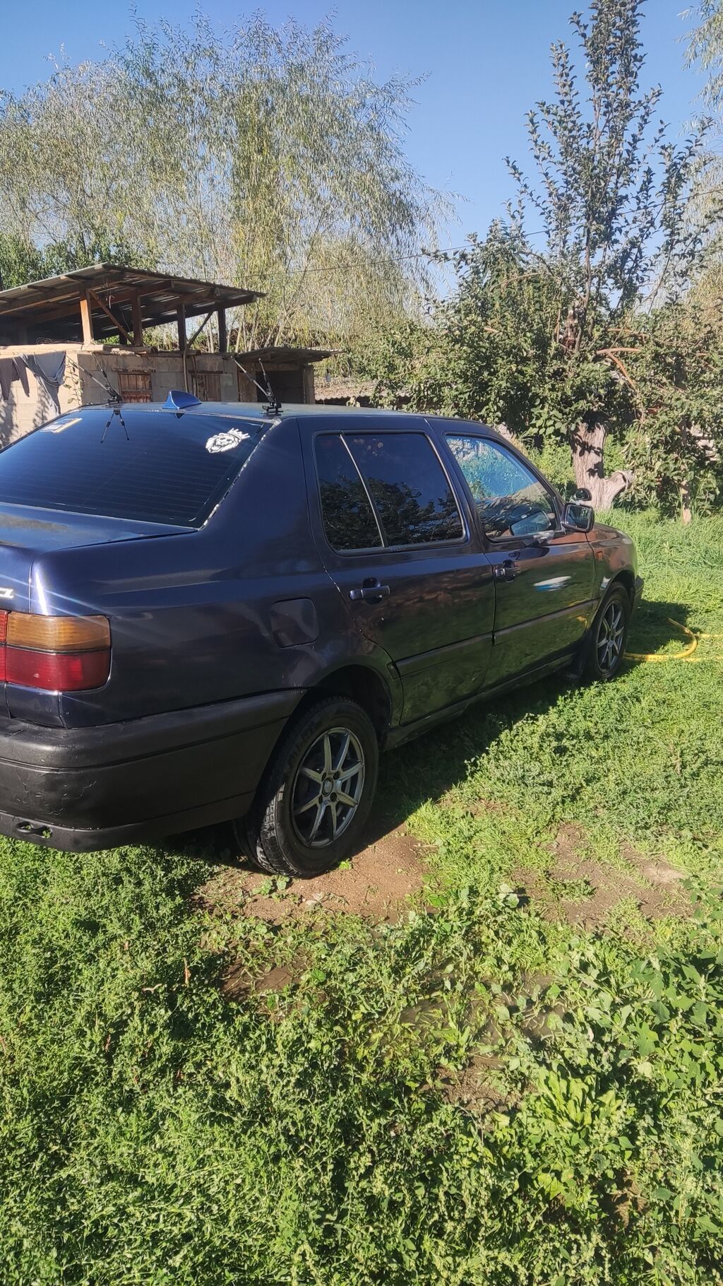 Volkswagen Vento: 1993 г., 1.8 л, Механика, Бензин, Седан: фото 3