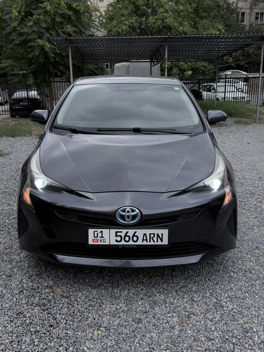 Toyota Prius: 2016 г., 1.8 л, Вариатор, Гибрид, Лифтбек: фото 2