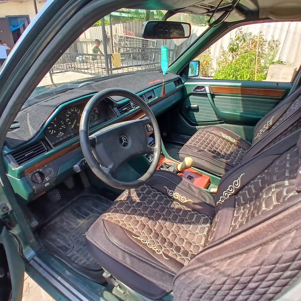 Mercedes-Benz W124: 1990 г., 2.3 л, Механика, Бензин, Седан: фото 8
