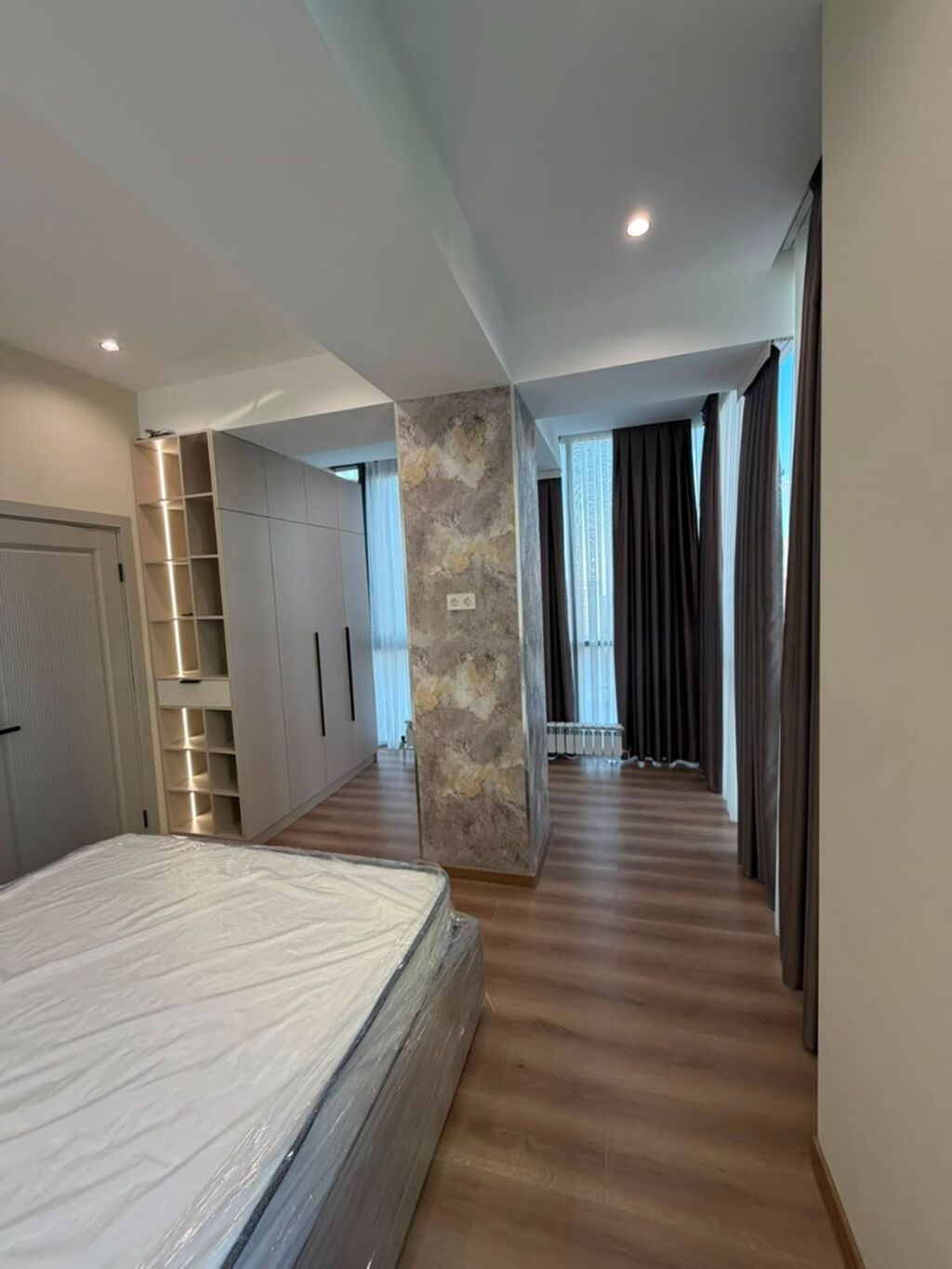 3 комнаты, 93 м², Асанбай мкр Элитка, 13 этаж, Свежий ремонт: фото 3
