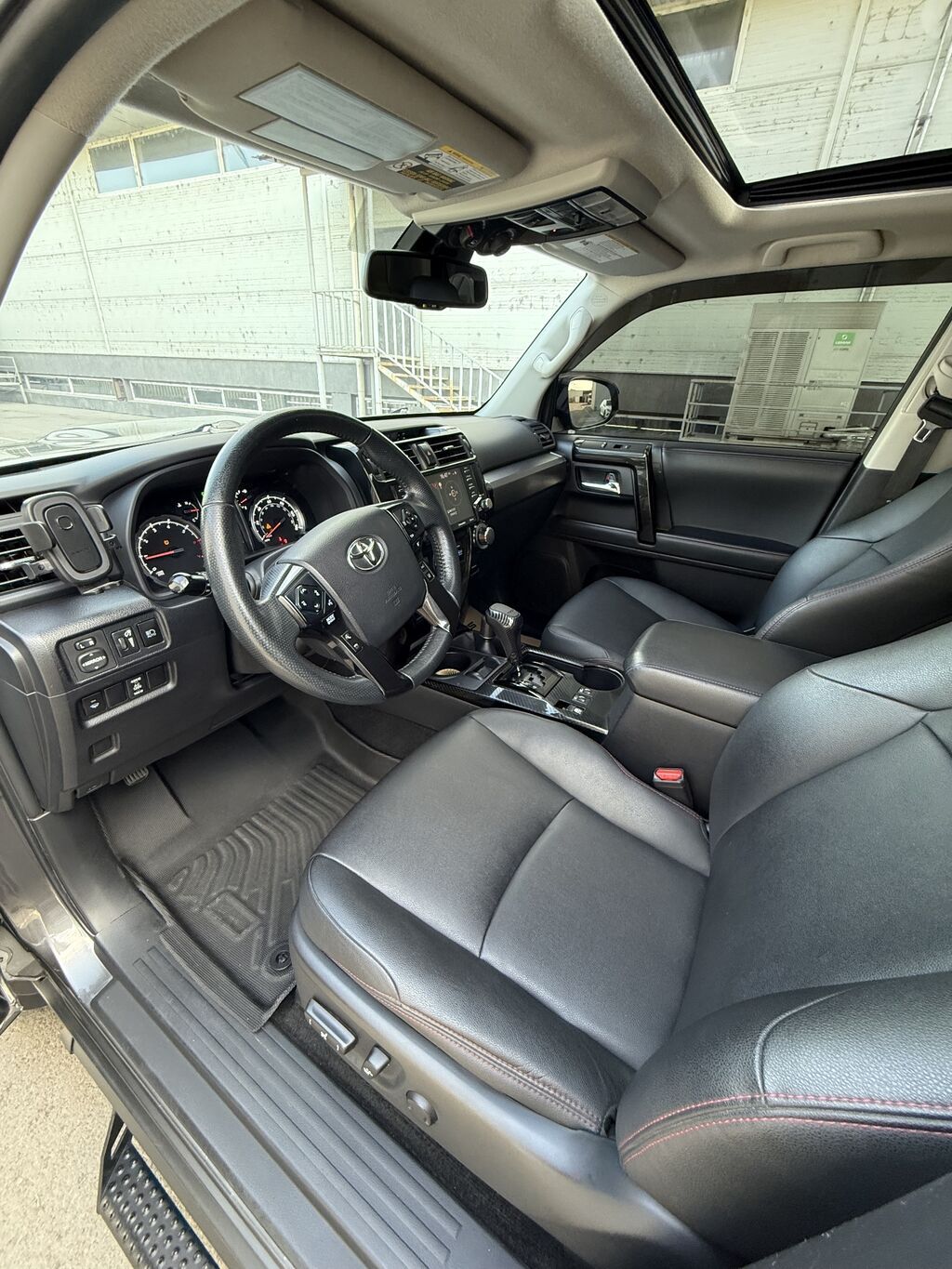 Toyota 4Runner: 2020 г., 4 л, Автомат, Бензин, Внедорожник: фото 5