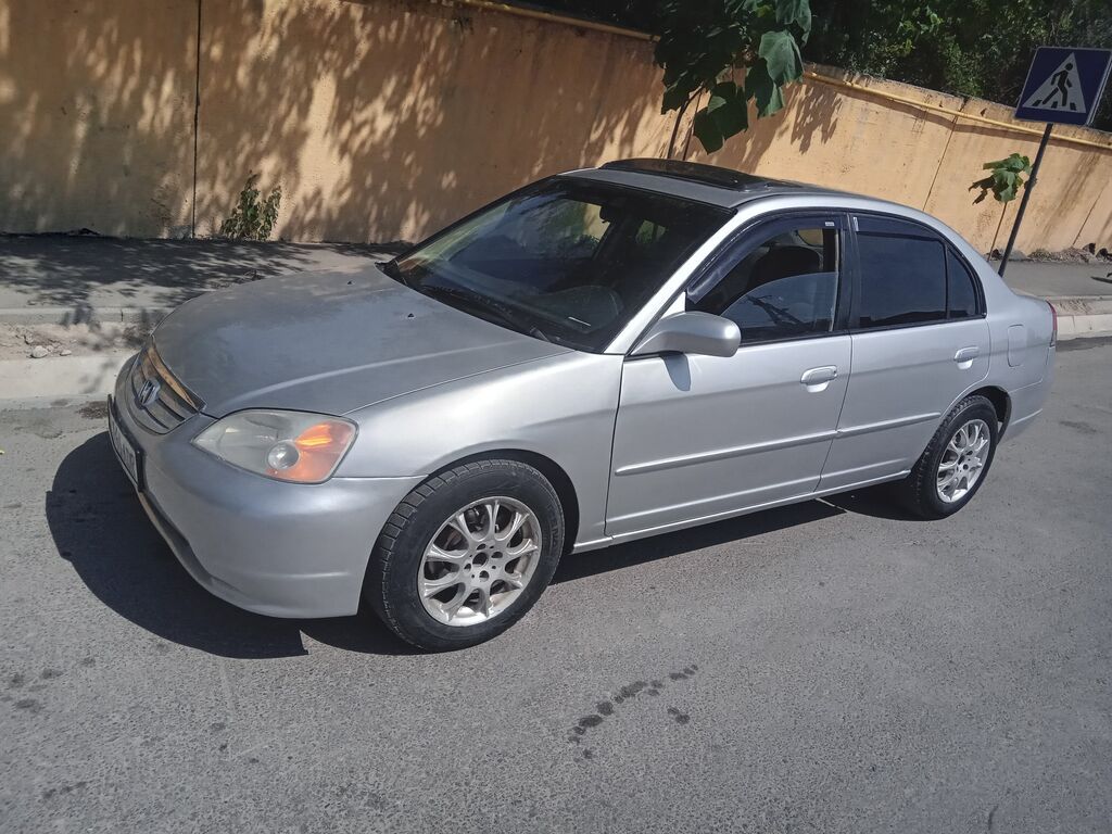 Honda Civic: 2002 г., 1.8 л, Автомат, Бензин, Седан: фото 2