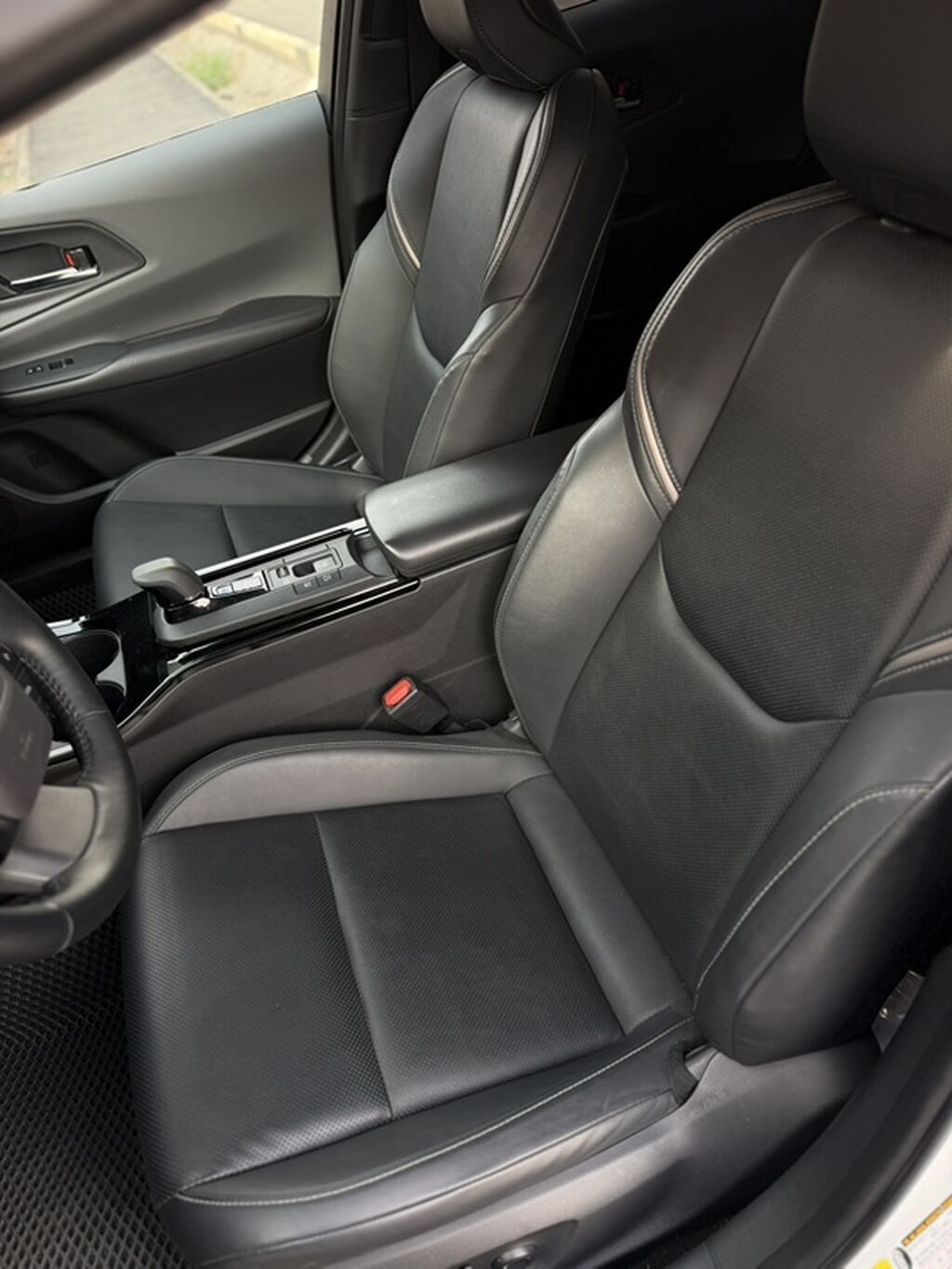 Toyota Prius: 2023 г., 2 л, Автомат, Гибрид, Лифтбек: фото 8