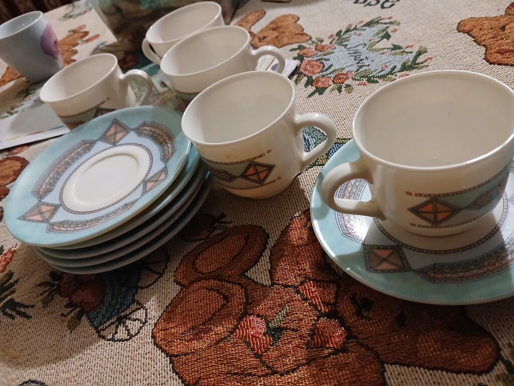 Kompleti posuđa: Set šoljica za kafu sa tanjirićima – vintage dizajn - Kompletniji set