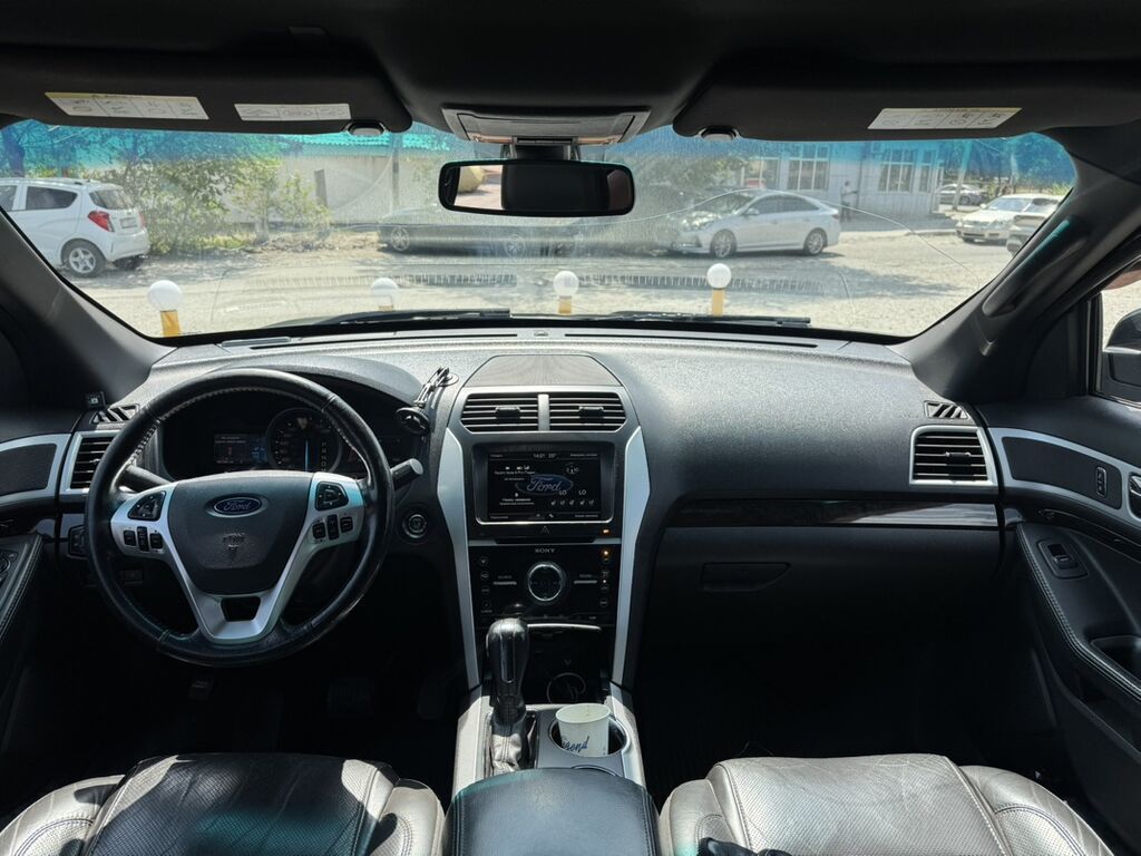 Ford Explorer: 2013 г., 3.5 л, Автомат, Внедорожник: фото 7