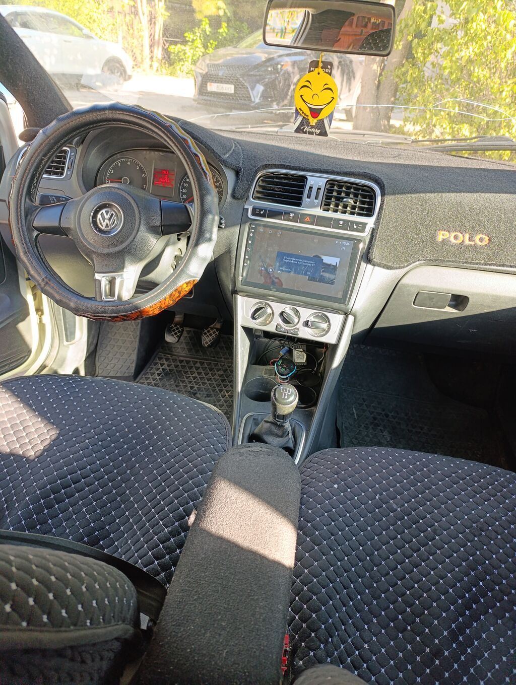 Volkswagen Polo: 2014 г., 1.6 л, Механика, Бензин, Седан: фото 2
