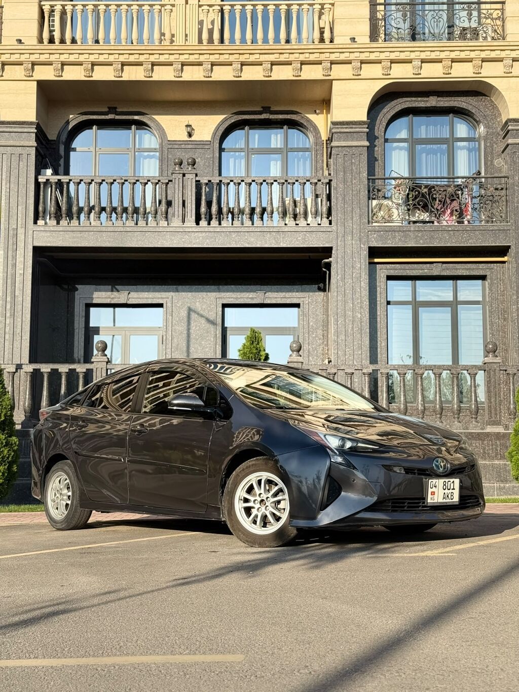 Toyota Prius: 2017 г., 1.8 л, Вариатор, Гибрид, Хэтчбэк: фото 3
