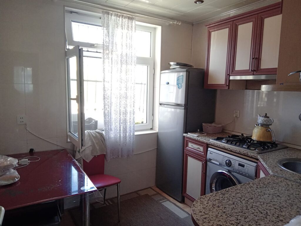 Bakı, 3 otaqlı, Köhnə tikili, m. Neftçilər, 60 kv. m