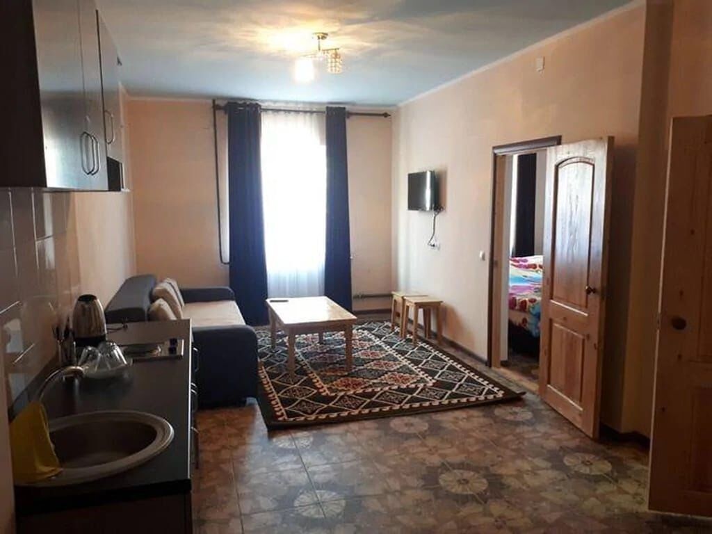 Почасовая уютная квартира в наших номерах: 1500 KGS Посуточная аренда ...