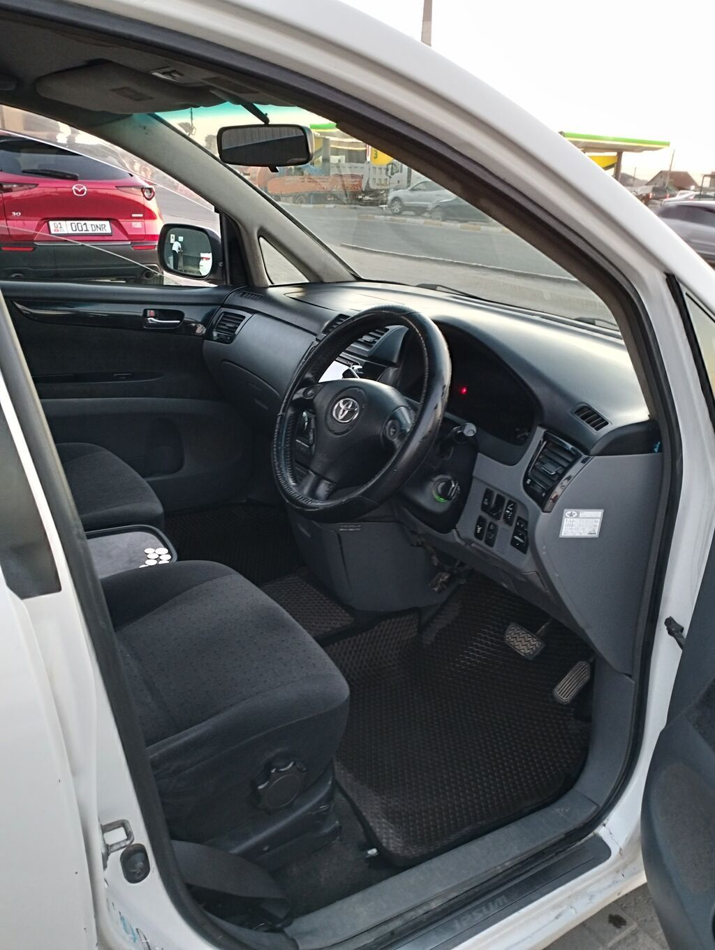 Toyota Ipsum: 2005 г., 2.4 л, Автомат, Бензин, Минивэн — фото 4