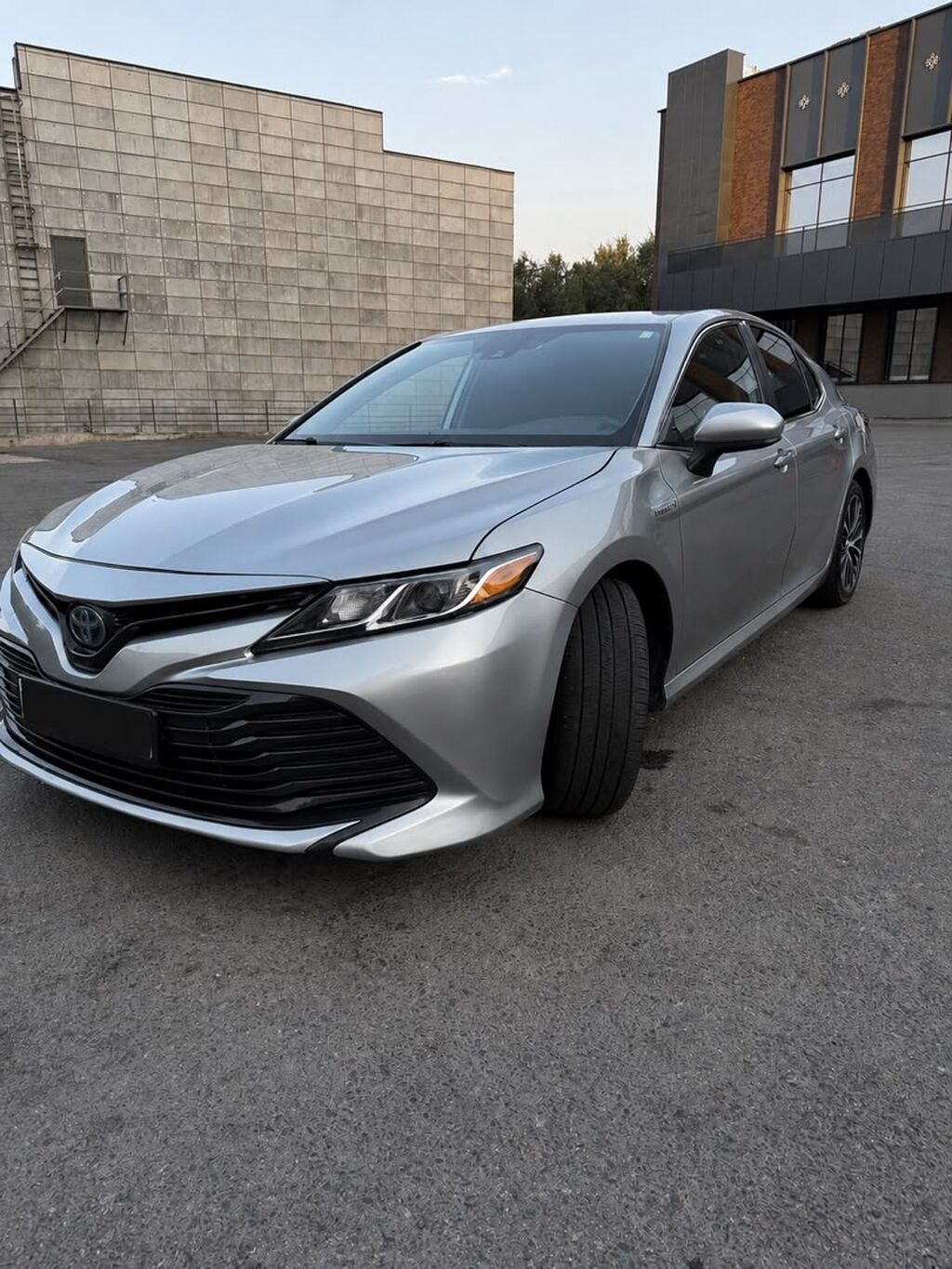 Toyota Camry: 2020 г., 2.5 л, Вариатор, Гибрид, Седан: фото 2