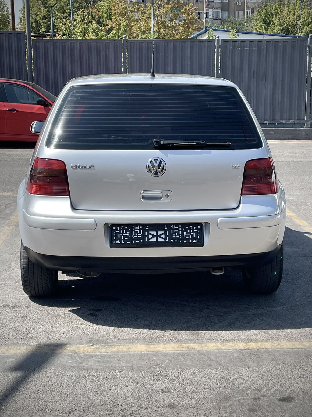 Volkswagen Golf: 2001 г., 1.6 л, Автомат, Бензин, Хэтчбэк: фото 4