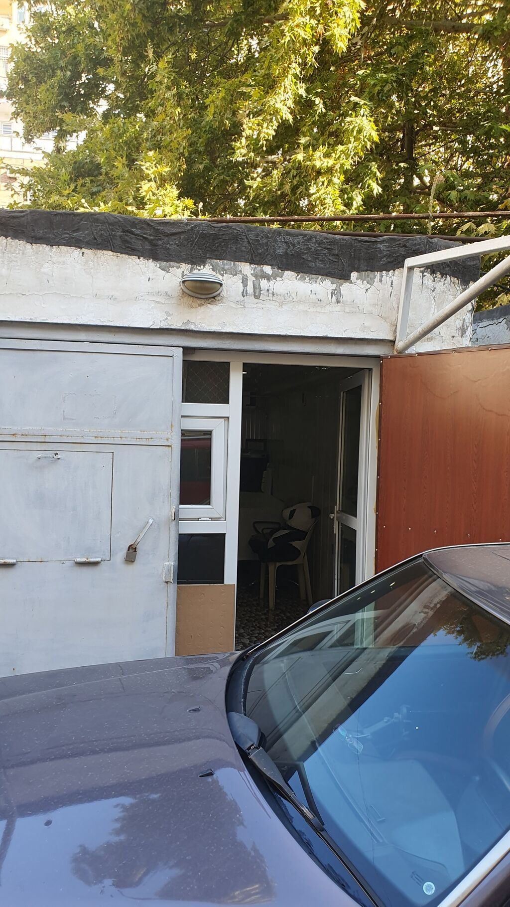 İcarəyə verilir – kiçik ofis/iş sahəsi (kiosk tipli məkan)