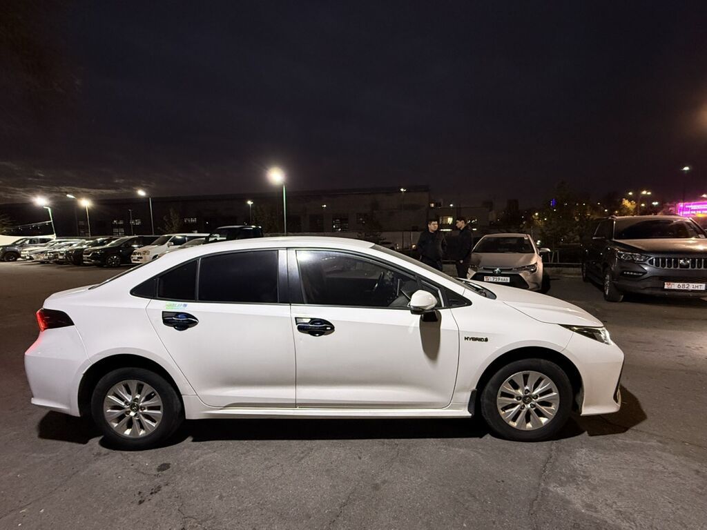 Toyota Corolla: 2019 г., 1.8 л, Вариатор, Гибрид, Седан: фото 6