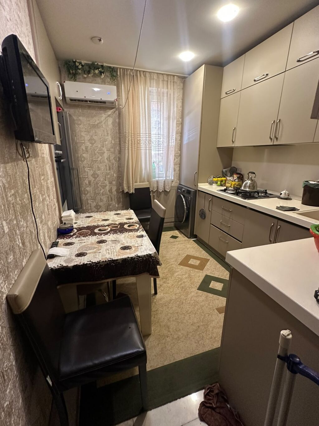 Bakı, 4 otaqlı, Köhnə tikili, m. Qara Qarayev, 100 kv. m