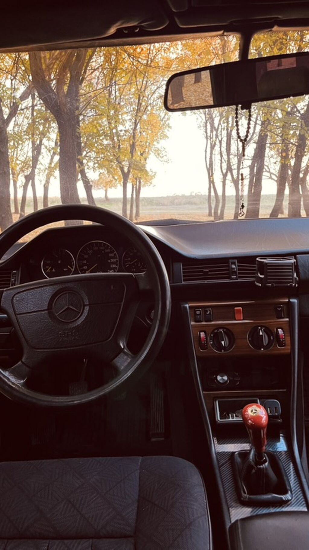 Mercedes-Benz W124: 1994 г., 2 л, Механика, Бензин, Седан: фото 8