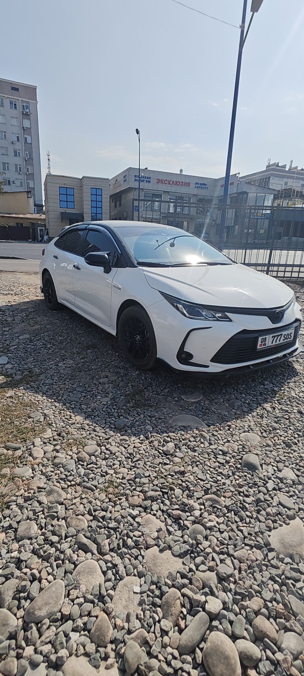Toyota Corolla: 2021 г., 1.8 л, Робот, Гибрид, Седан: фото 1