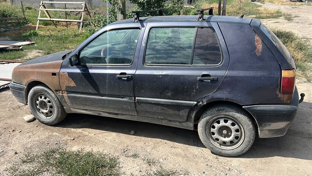 Volkswagen Golf: 1993 г., 1.6 л, Механика, Бензин, Хэтчбэк: фото 3