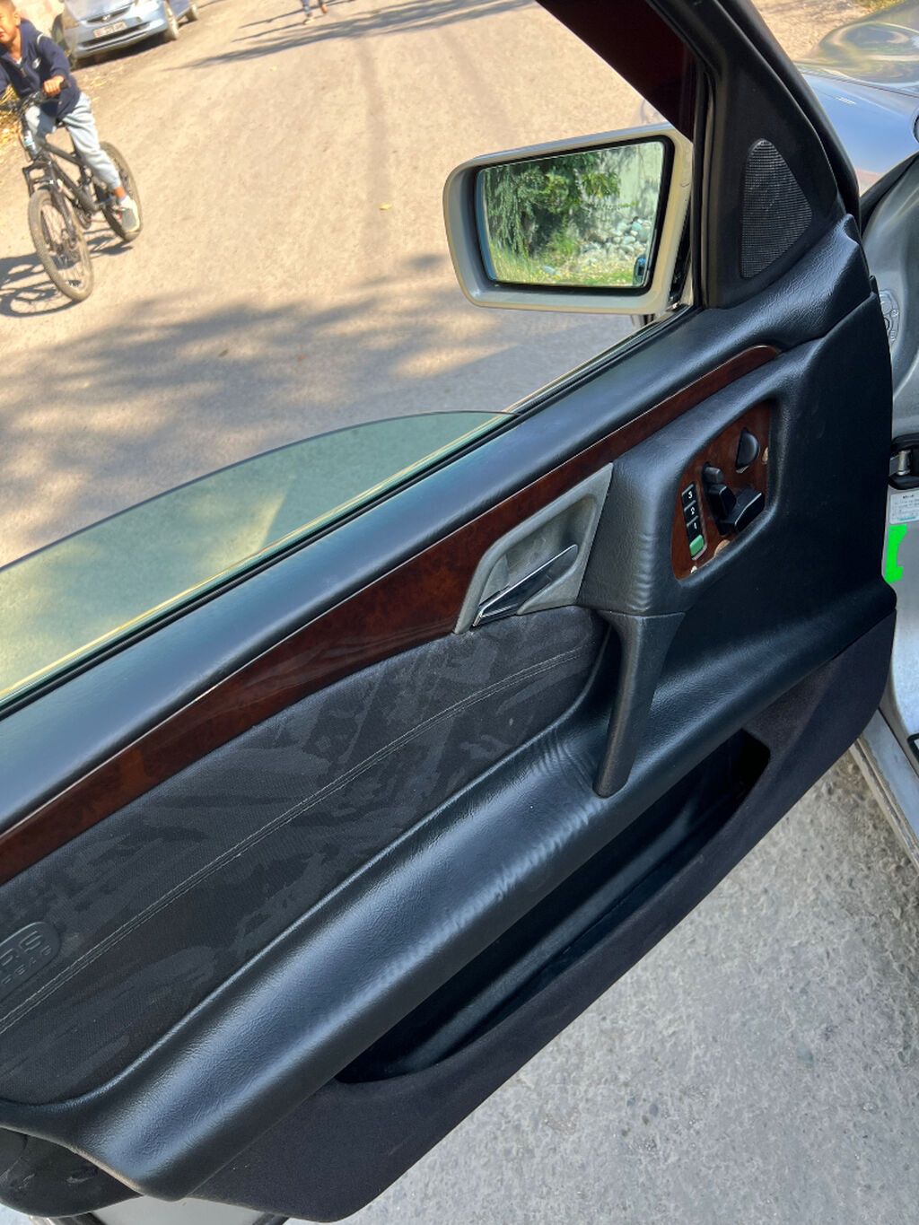 Mercedes-Benz E-Class: 1996 г., 3.2 л, Автомат, Газ, Седан: фото 3