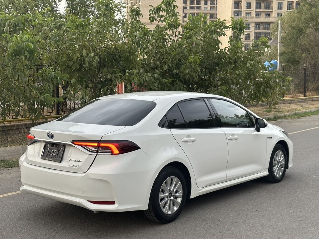 Toyota Corolla: 2023 г., 1.8 л, Автомат, Гибрид, Седан: фото 6