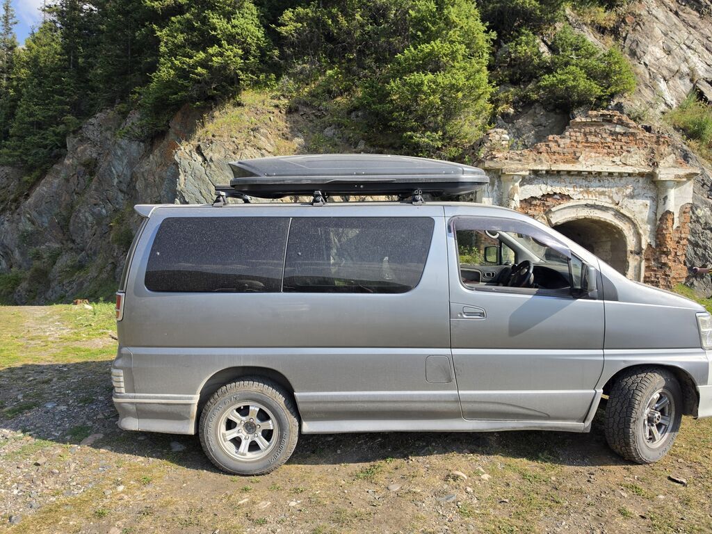 Nissan Elgrand: 2001 г., 3.5 л, Автомат, Газ, Внедорожник: фото 2