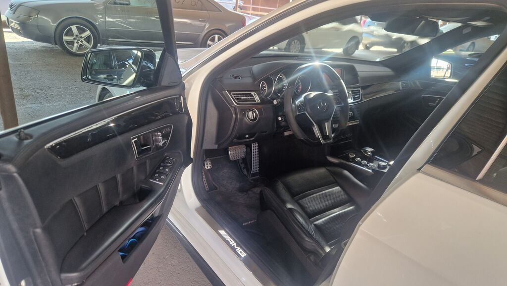 Mercedes-Benz E-класс AMG: 2013 г., 5.5 л, Робот, Бензин, Седан: фото 8