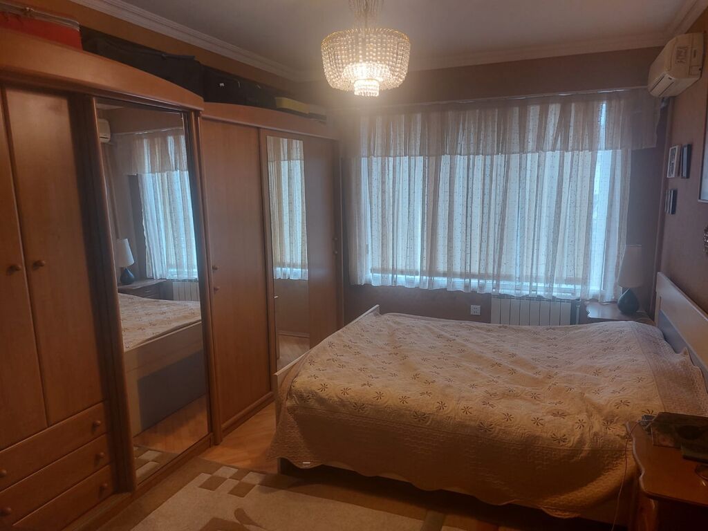 Bakı, 3 otaqlı, Köhnə tikili, m. 28 may, 90 kv. m