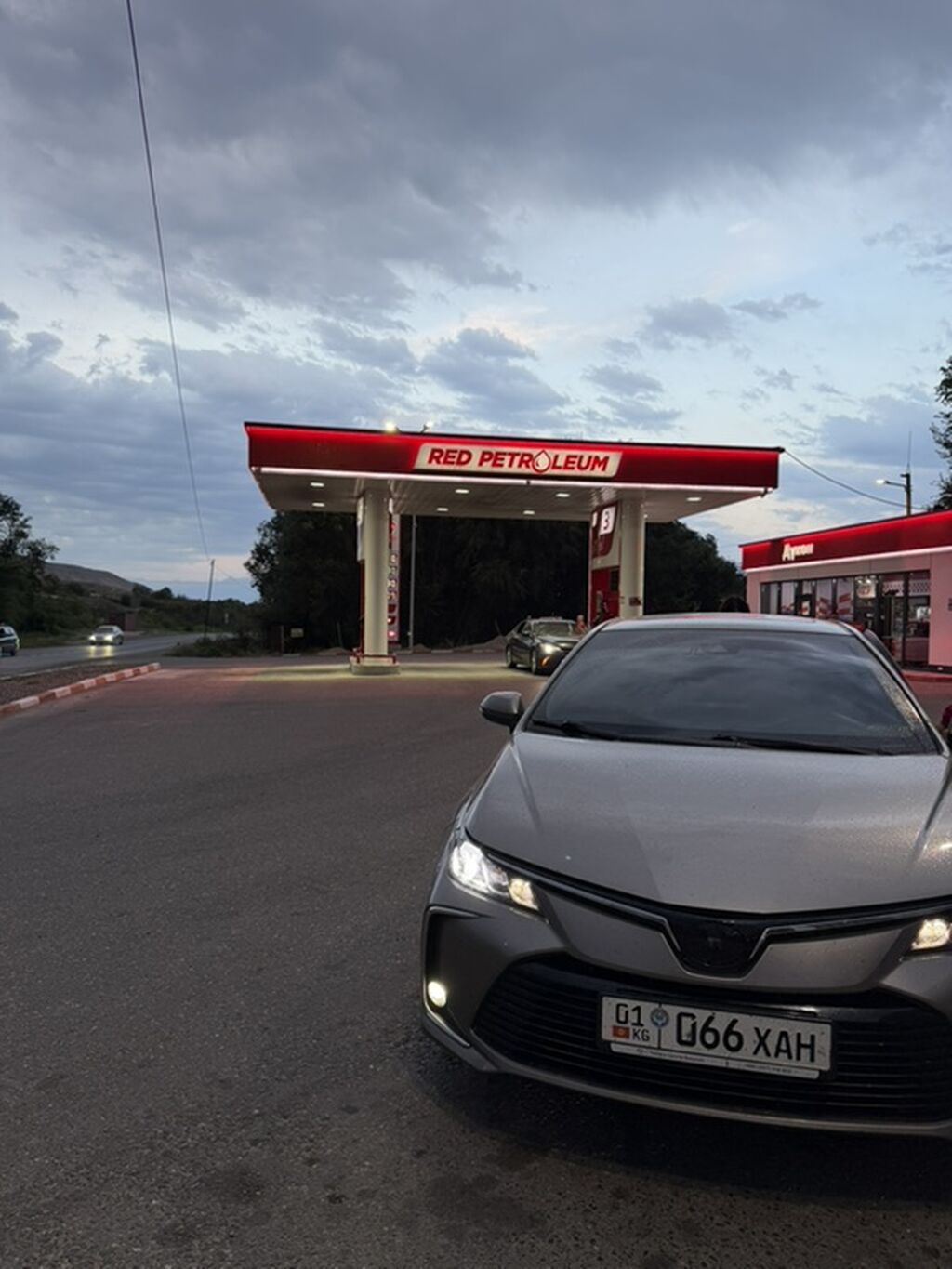 Toyota Camry: 2021 г., 1.8 л, Автомат, Бензин, Седан: фото 2